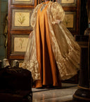 Boubou Inaré caramel avec plastron brodé argenté — tenue africaine mariage BouBouQueens